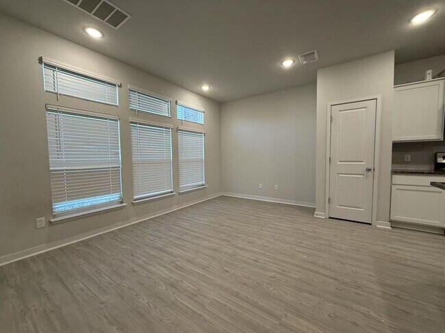 Photo - 605 W South St Unit 31