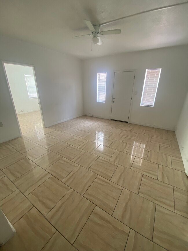 LR - 8910 Collins Ave Unidad 1