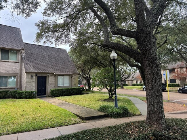 Photo - 15359 Falmouth Ave Unit 2