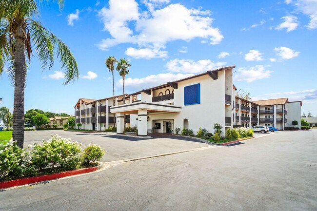 Photo - ONTARIO EXTENDED STAY LODGING WITH ALL UTI...