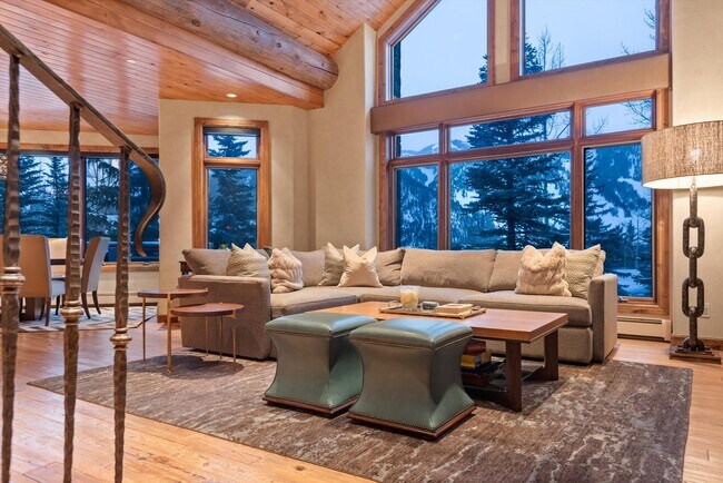 Photo - 395 Silverlode Dr