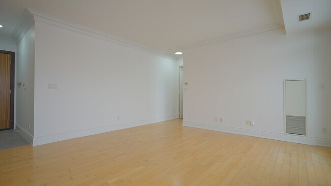 Photo - H-60-LP60 S Town Centre Blvd