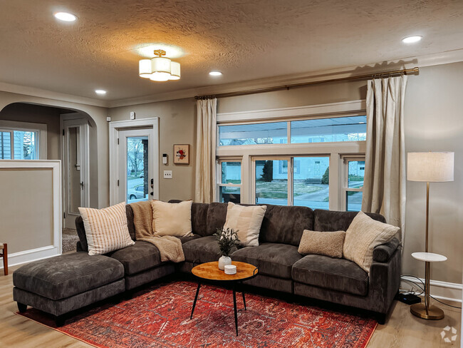 Building Photo - 3923 Victory Blvd Unit ID1061041P Rental