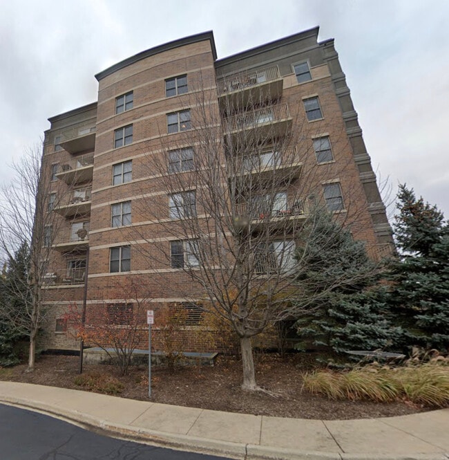 Building Photo - 125 Lakeview Dr Unit 207