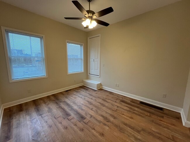 Photo - 4739 Essex Way