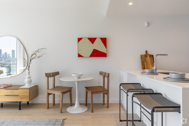 1BR, 1BA - 555SF - Dining Area - Halletts Point