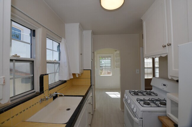 Photo - 1.Bd/1 Ba in a duplex, in the heart of Cor...