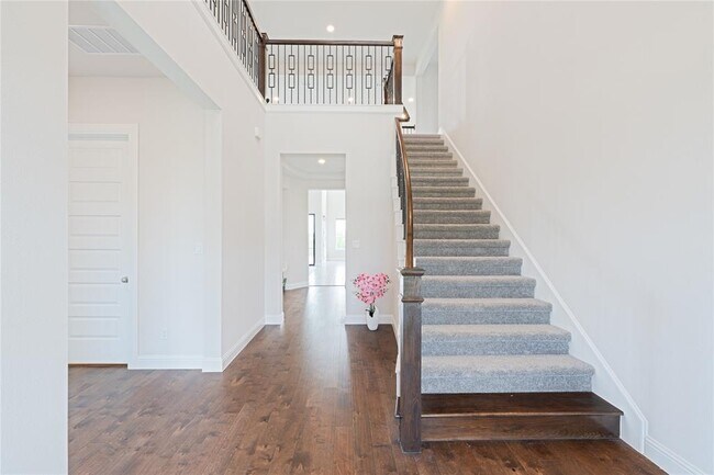 Photo - 301 Northcrest Dr