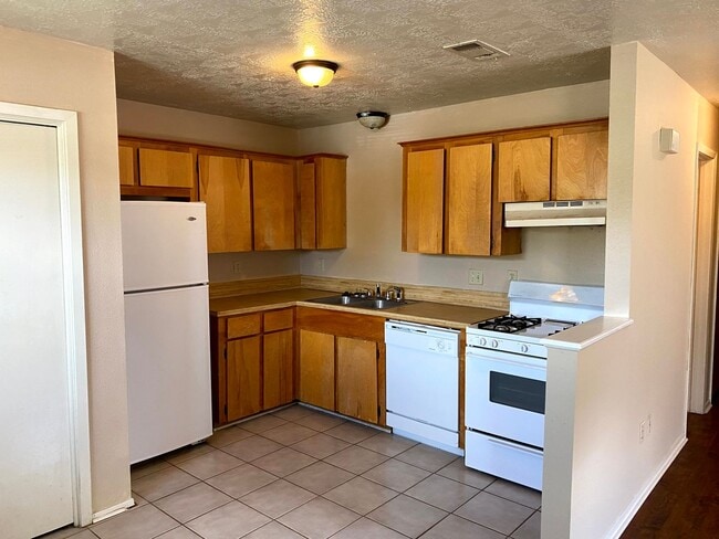 Photo - 2/1 Duplex Available 7/29/2026!