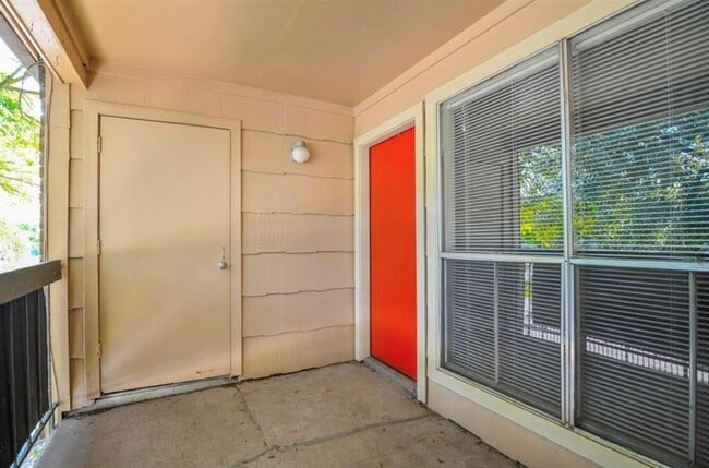 Building Photo - 8201 Richmond Ave. Unit 2 Rental