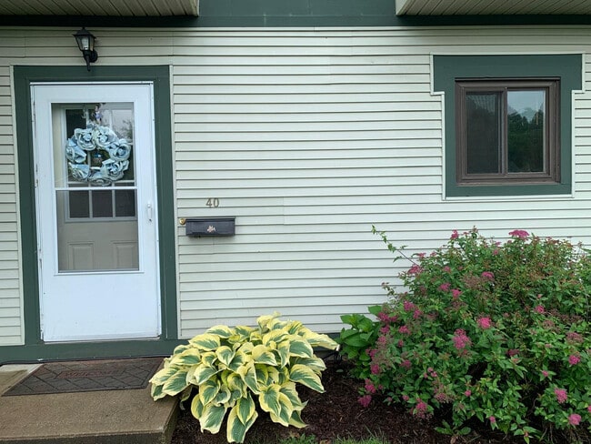Building Photo - 170 E Hadley Rd Unit 40