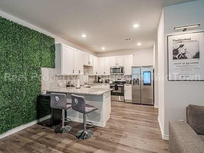 5632 Shore Point Trl