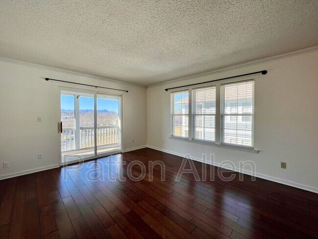 Photo - 4606 Breakers Ln