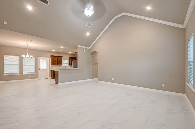 Photo - 421 N Amherst Dr