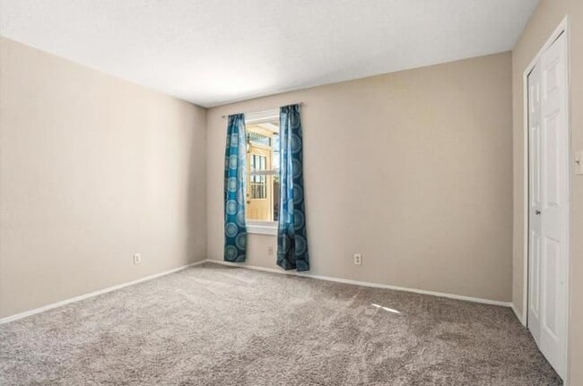 Photo - 1645 Hollyberry Dr NE