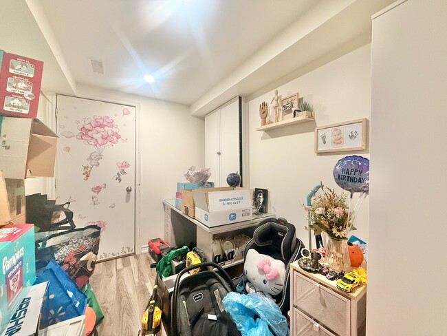 Photo - 1 + D BED - 1 BATH - RICHMOND HILL - BASEMENT Unité 2