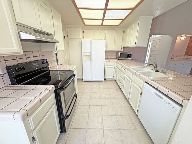 Photo - Single Story Evergreen Home at the Middle of a Cul-De-Sac!