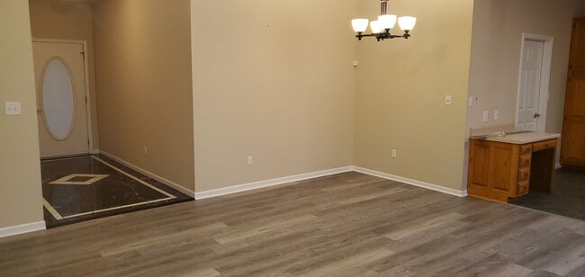 Photo - 3 bd, 2 ba house in SW Katy Lake Estates subdivision, fenced, w/d included, corner lot