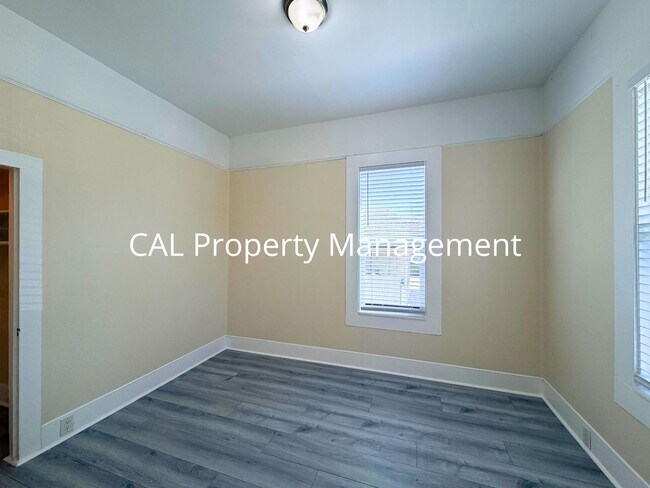245 Maple St Unit Front