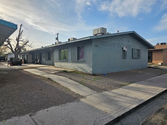 Building Photo - 4p1933 Unit B Rental