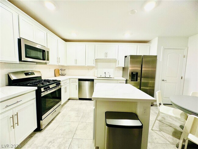 Photo - 356 Rosefinch St