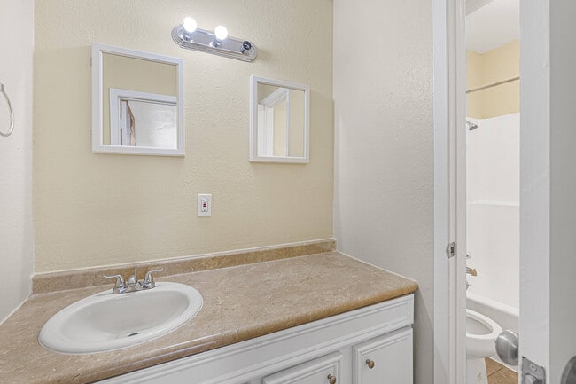 Photo - 230 E Virginia St Unit 1