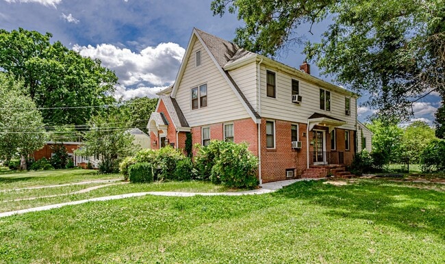 Building Photo - 1022 W 48th St