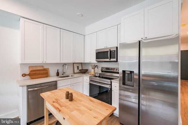 Building Photo - 2101 Washington Ave Unit ONE BEDROOM