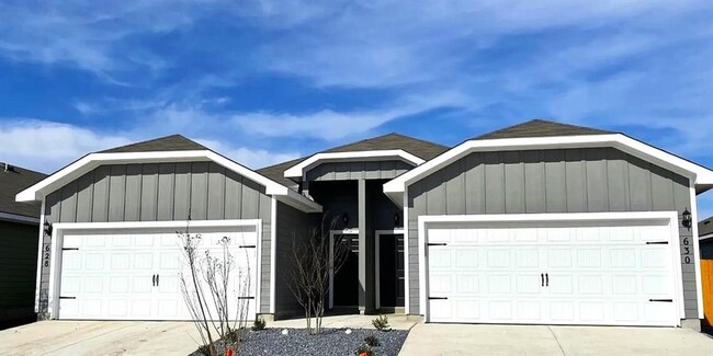 Building Photo - 3412-3414 Scott Circle