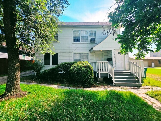 Building Photo - 1552 Lombardy St Unit 3