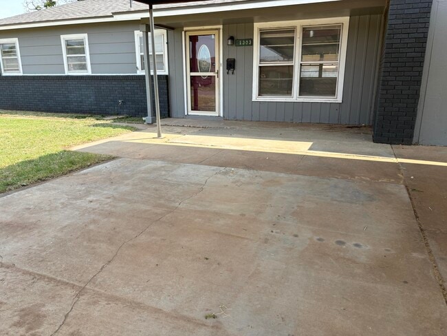 Photo - 1303 46th St