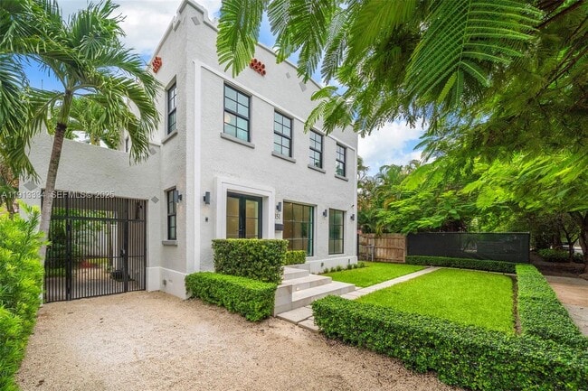 Photo - 151 NE 43rd St