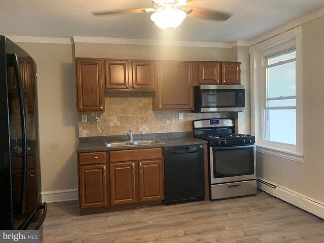 Photo - 73 W 5th St