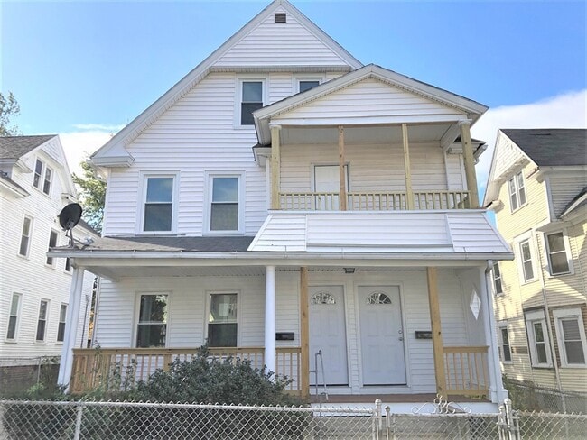Building Photo - 20 Malden St Unit 2