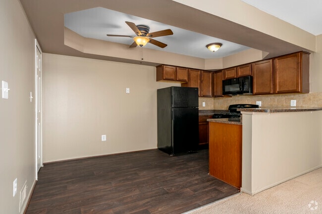 Updated 1BR, 1BA - 900SF - Kitchen/Dining Room