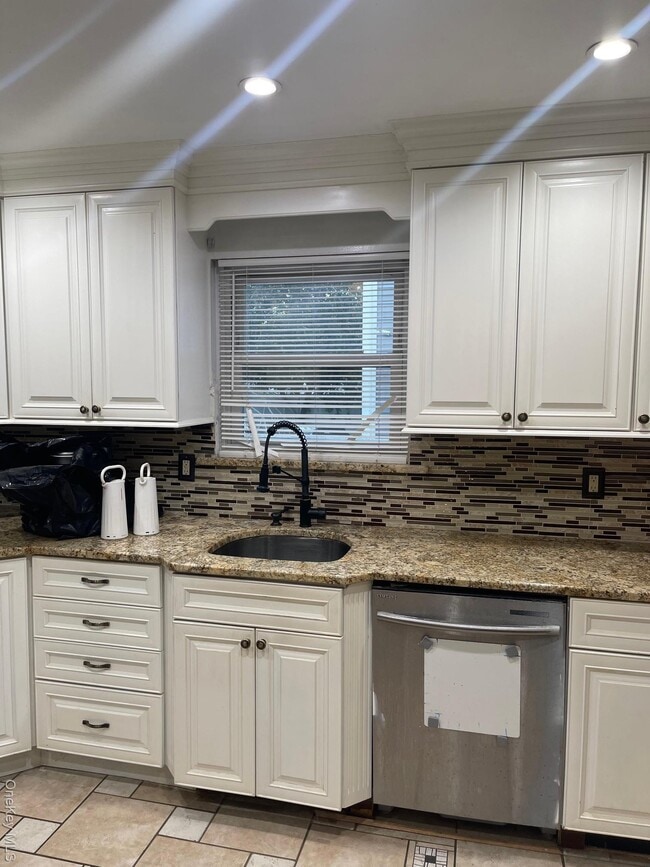 Photo - 185 E Parkview Dr