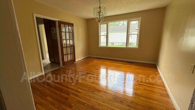 Photo - 818 W 2nd N St