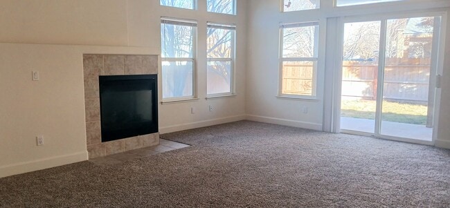 Photo - Bright airy 3/2/2 stucco in Sutro area.