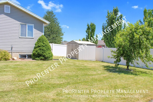 Photo - 1488 Earl Cir