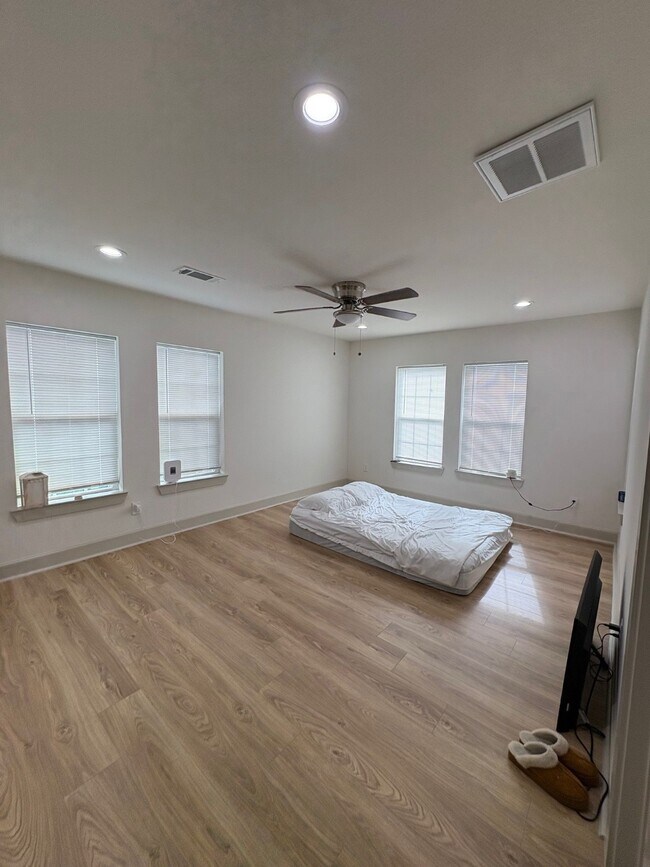 Building Photo - 2919 Rosedale St Unit B