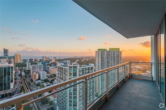 Building Photo - 92 SW 3rd St Rental