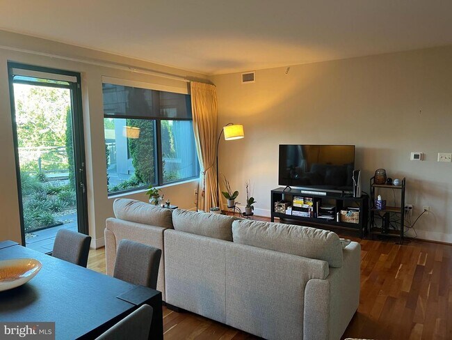 Photo - 4101 Albemarle St NW Unit 305