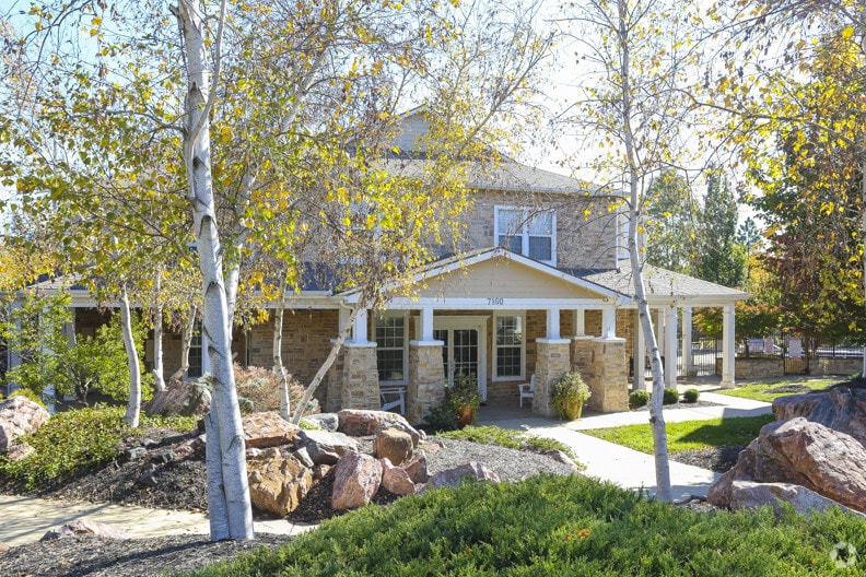 Tuckaway at Shawnee Apartments For Rent in Shawnee, KS