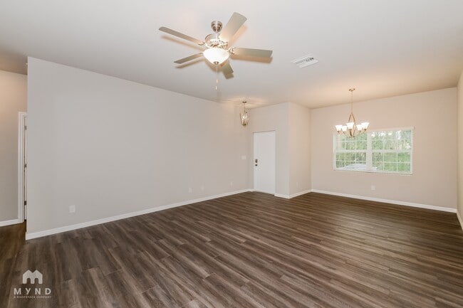 Photo - 216 Prineville St