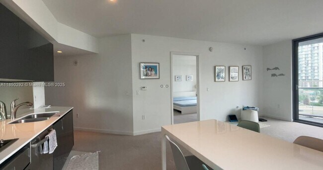 Photo - 31 SE 6th St Unit 902