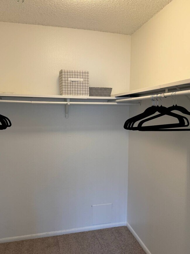 Falcon Run Apartments Englewood, CO