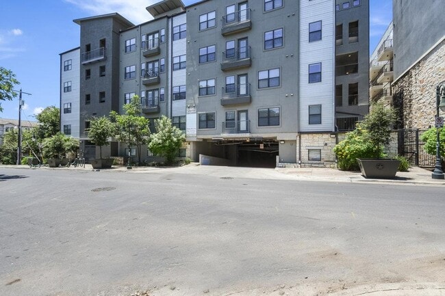 Building Photo - 2502 Leon St Unit 100 Rental