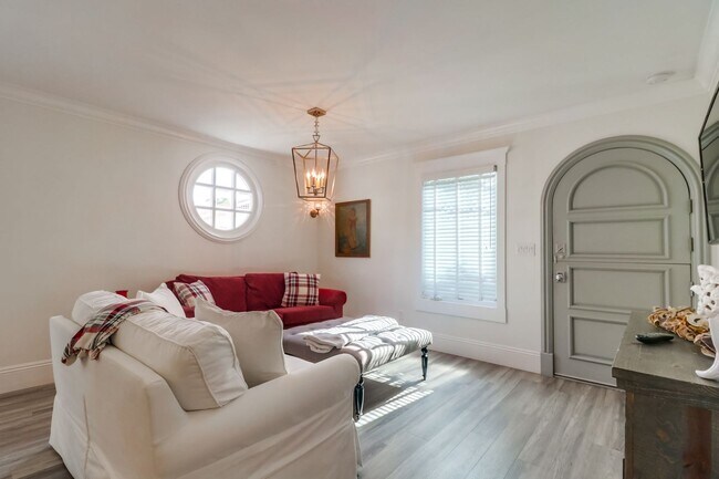 Photo - Furnished 2Bd/1Ba Apartment JULY-AUGUST 2025