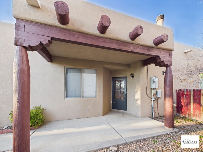 Building Photo - Single Level, single family home with garage available now!