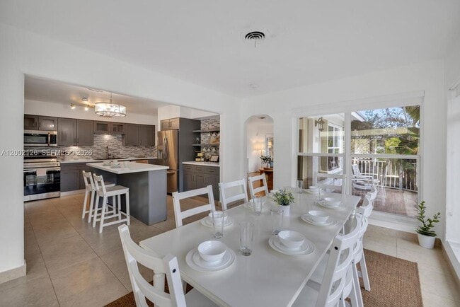 Photo - 1031 NE Little River Dr